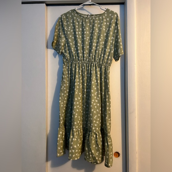SHEIN NWT Ditsy Floral Green Dress - Picture 2 of 6